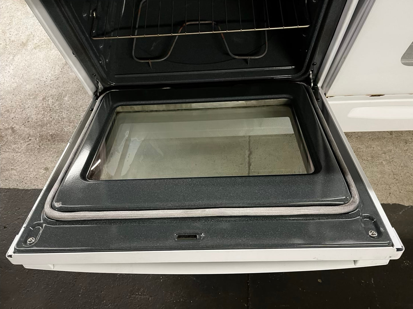 GE glass top electric range 220v 4 burner Refurbished bake Broil hi/lo self clean in white 30" #ER1PG49B