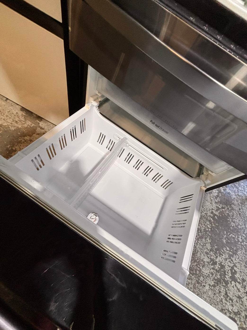 }}LG four door Refrigerator french doors full size 36”x 69” x 32”depth   black stainless steel w/ ice water dispenser great condition 36" used-refurbished #LGFBS324B