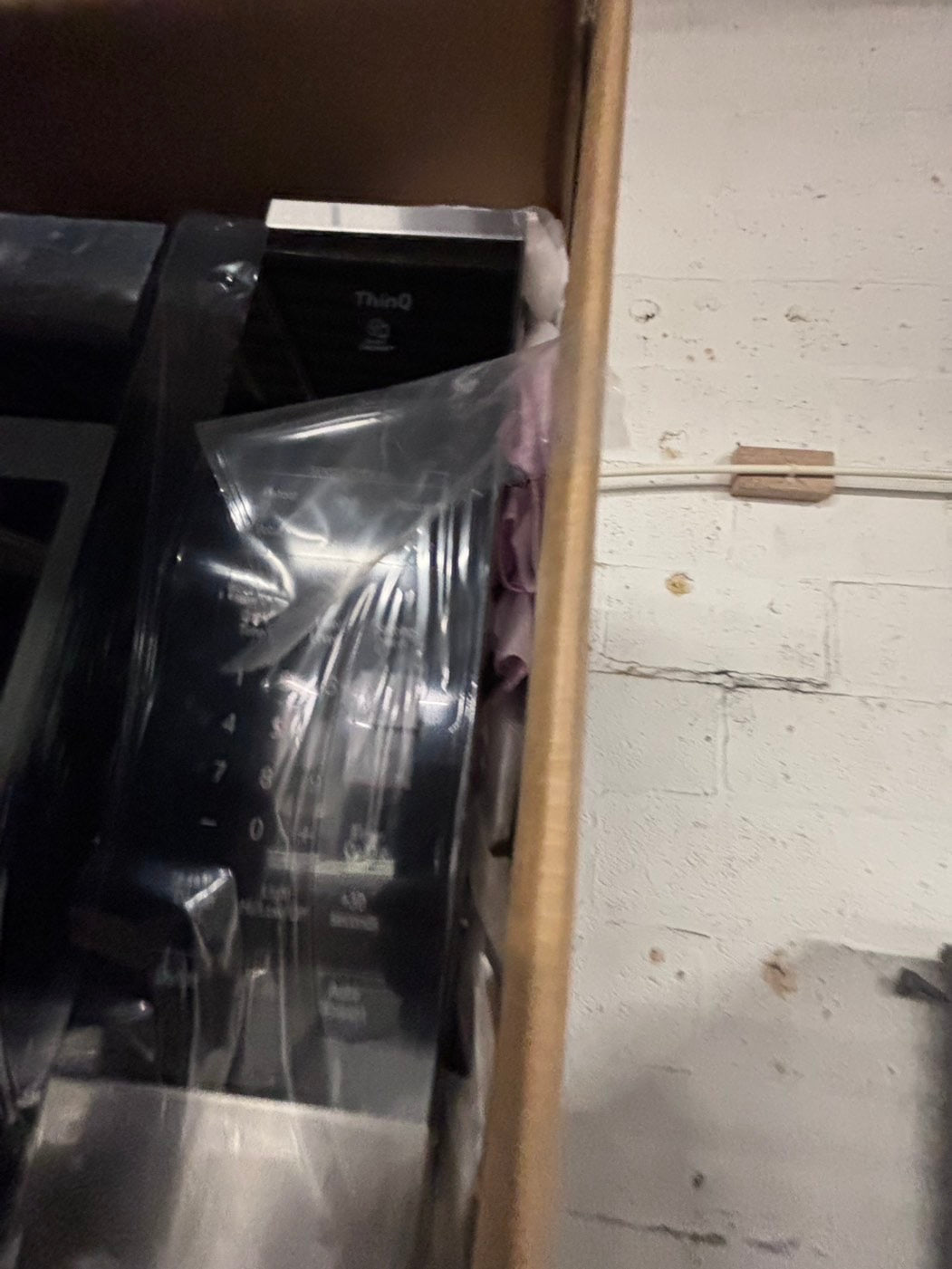 >special 3pc. Combo =LG French door Refrigerator counter depth  w/ ice water dispenser 36",gas stove 5 burners & new the range microwave all same brand  #ARF31B3PC