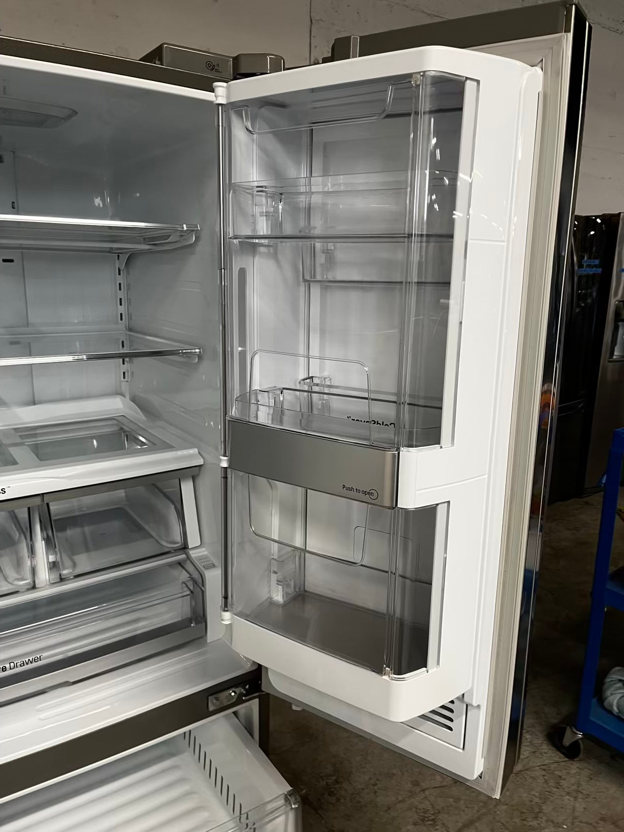 LG French door Refrigerator stainless steel Showcase w/ ice water dispenser 36" #RF53421B