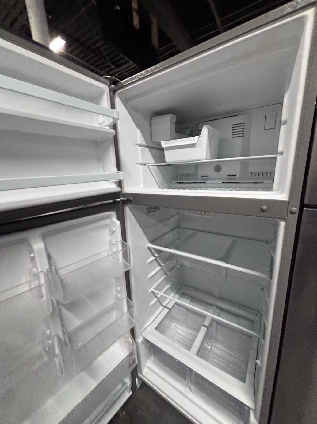 >*28” whirlpool top freezer fridge with ice 🧊 maker inside stainless steel  used-refurbished #FFQW3RB
