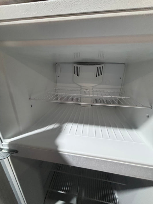 >>sale🎈frigidaire 30”18cu.ft -top freezer refrigerator white  color              -used refurbished 30” #F3FW6B