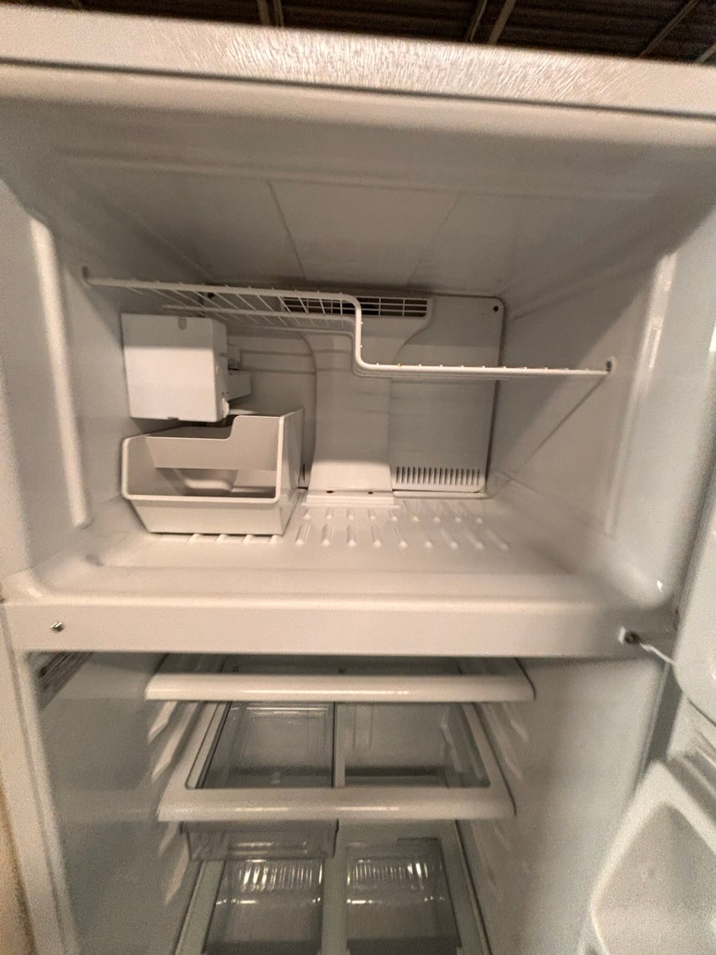 }}28”w x 68 1/2h. Whirlpool  top freezer fridge white color   With ice 🧊 maker inside ,working 💯  used-refurbished #FT6TSRB