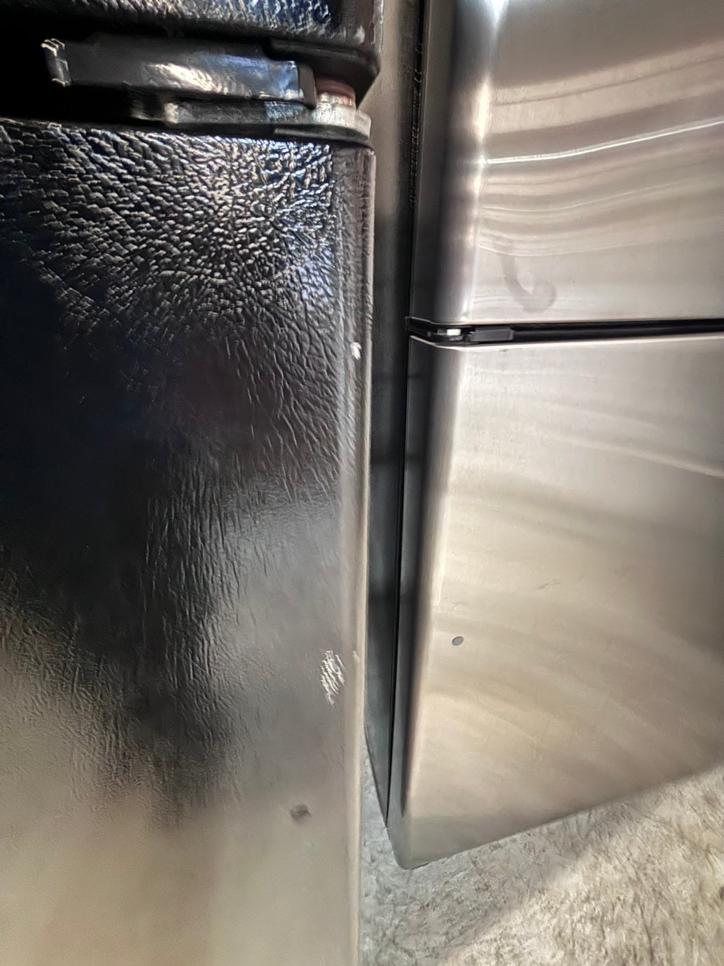 >*28” GE top freezer fridge black used-refurbished #FFSA3RB