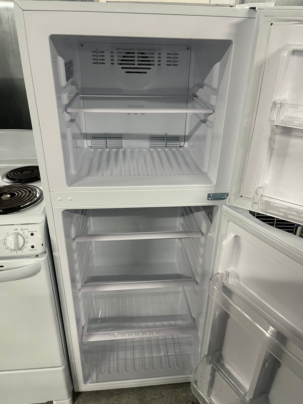 *🔥black Friday sale ‼️package deal 2Pcs set Ge 23”  Top freezer fridge & Hotpoint electric coils top electric stove white 20” #RFECL1B