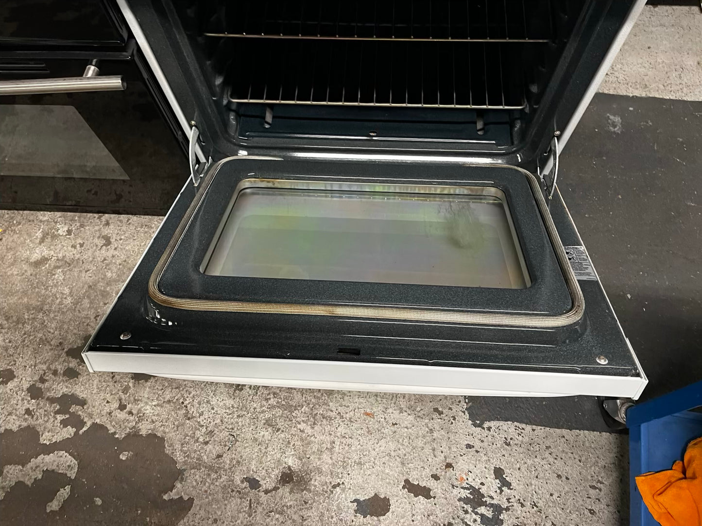 🎄Holidays Sale 🎁 GE Gas range 4 burner bake broil self clean in black & white  used-Refurbished 30” #GR932B