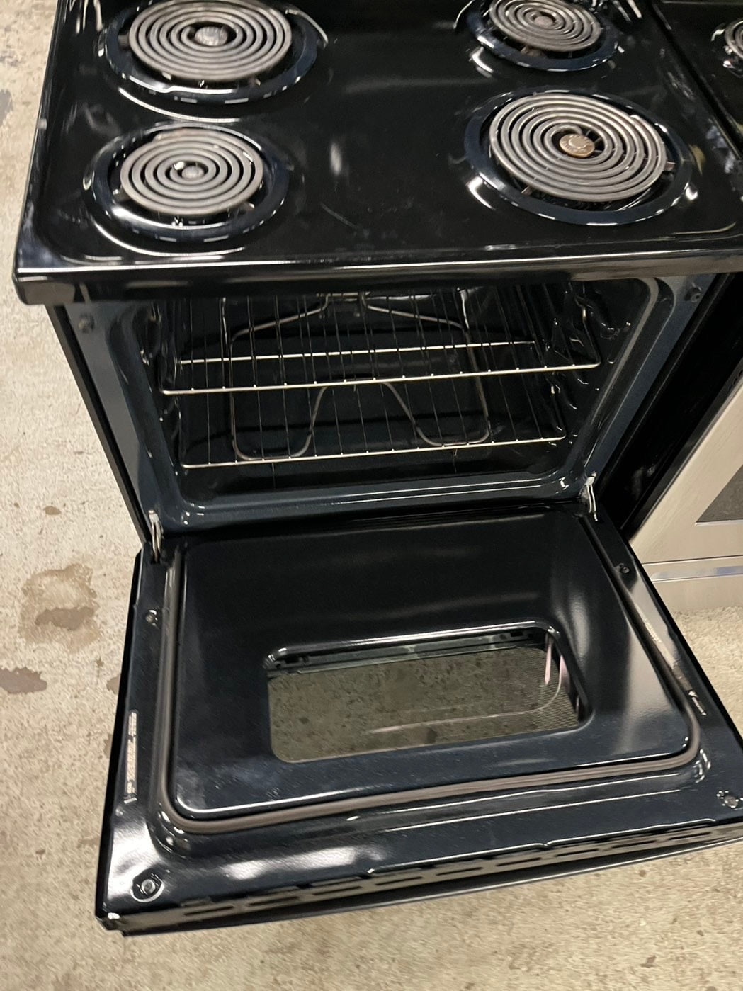 =Ge electric coil top electric range coil 220v 4 burner Refurbished bake Broil 30" Black & #ERF56VB