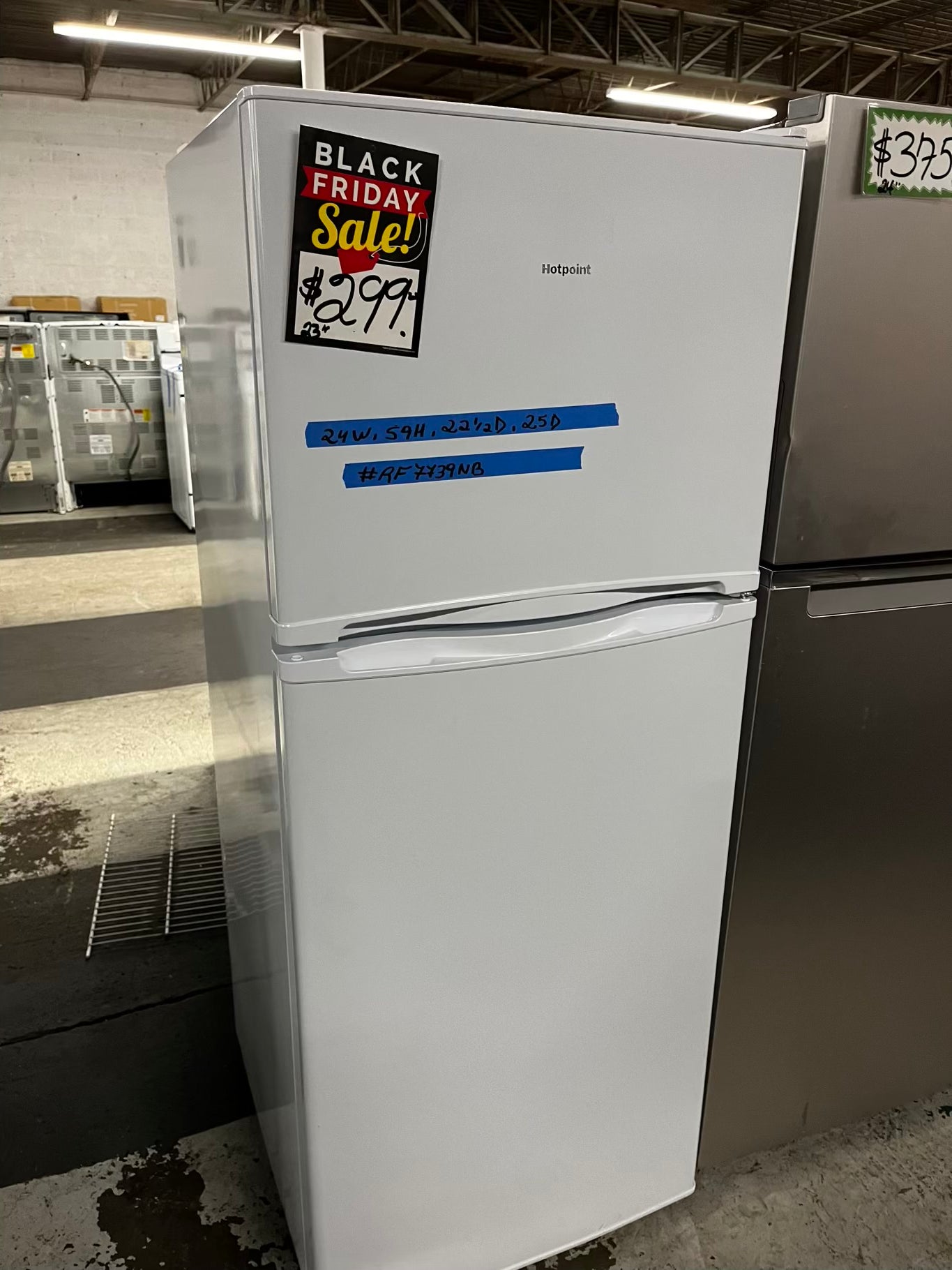 ~ Used | Refurbished Hotpoint top freezer refrigerator 24" #RF7739NB