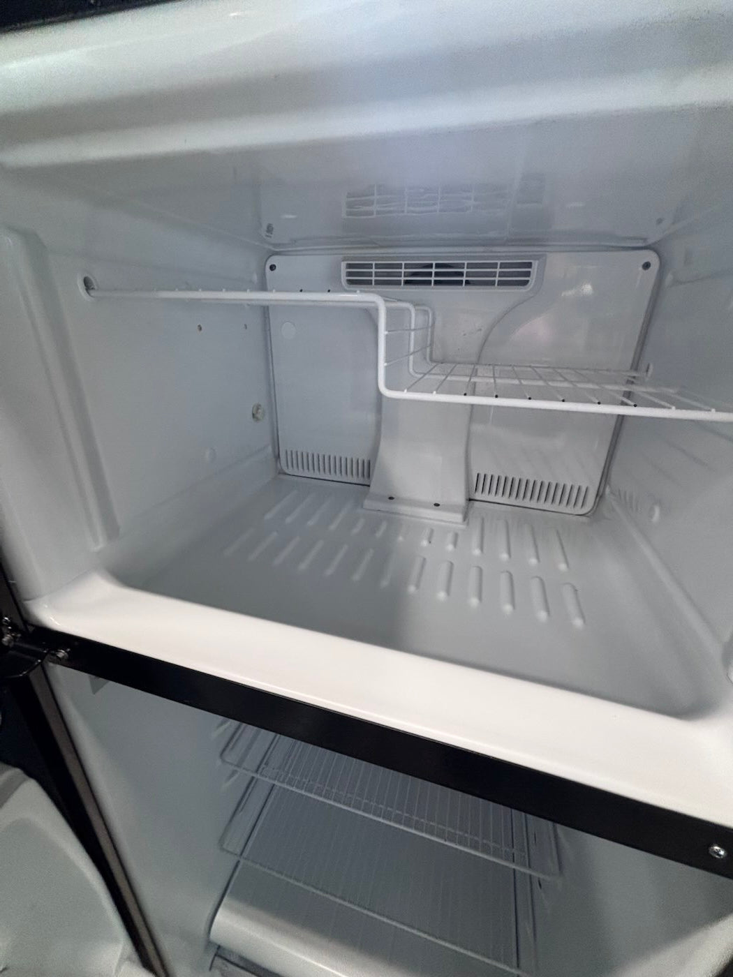 }28”w x 68 1/2h.GE   top freezer fridge  ,black  working 💯  used-refurbished #FT21SRB