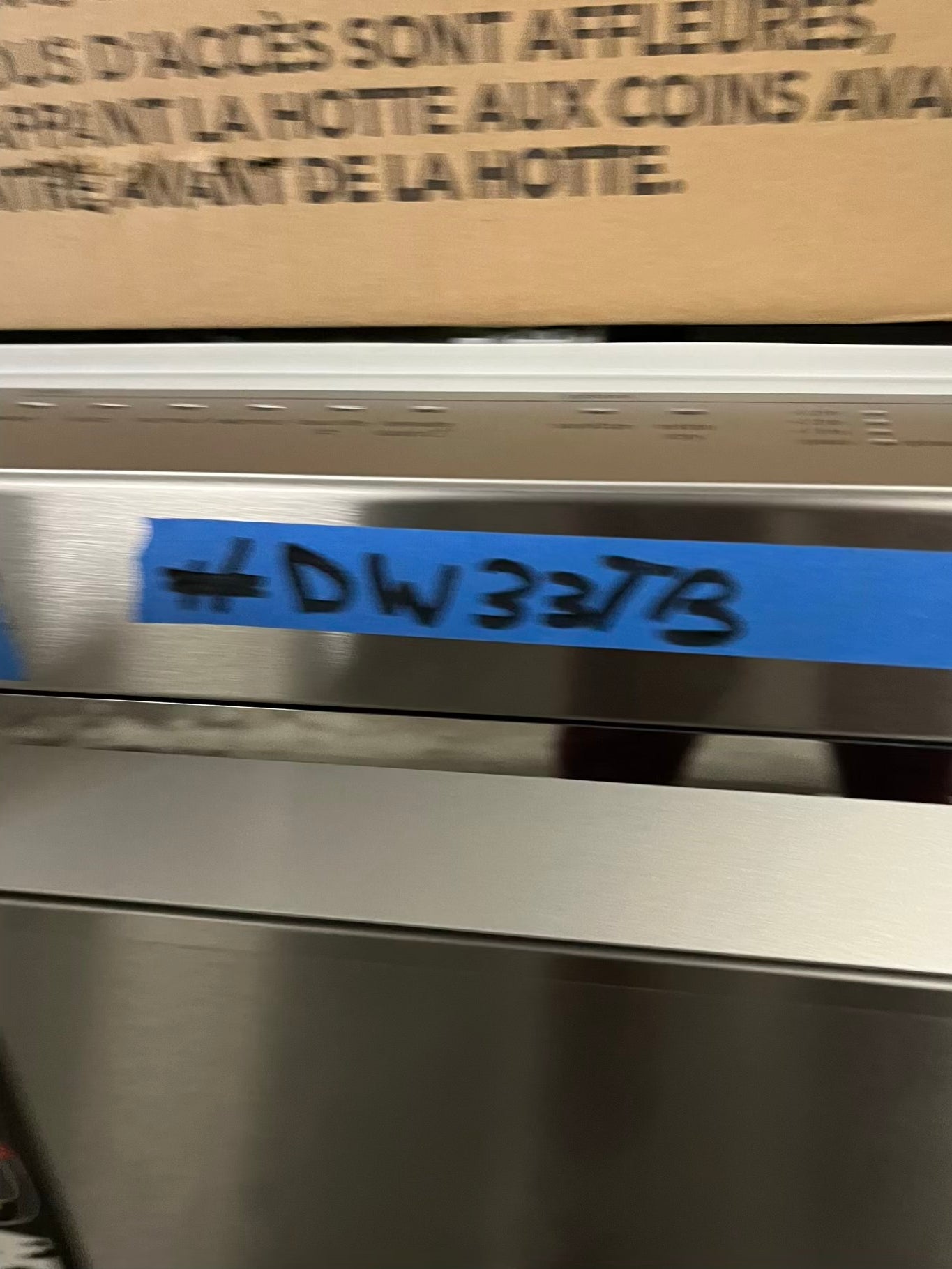 Open Bosch 500 Series 24" Smart Built-In Dishwasher with 3rd Rack in Stainless Steel 24” Model: SHP95CM5N - stock number : #DW33TB