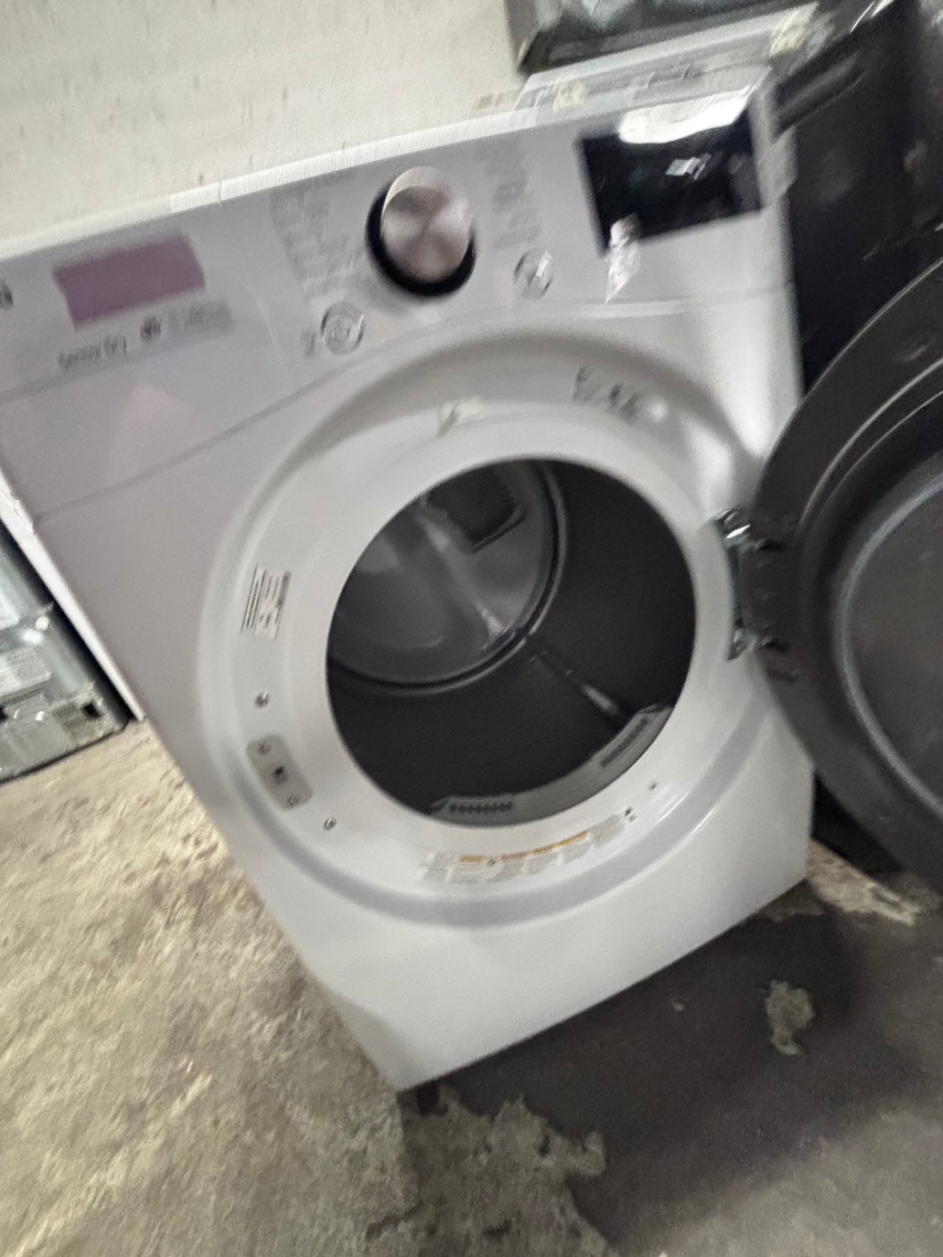 >*LG like new sensor Dry front load stackable electric 220v dryer in white color used-refurbished 27" #DLGH16B