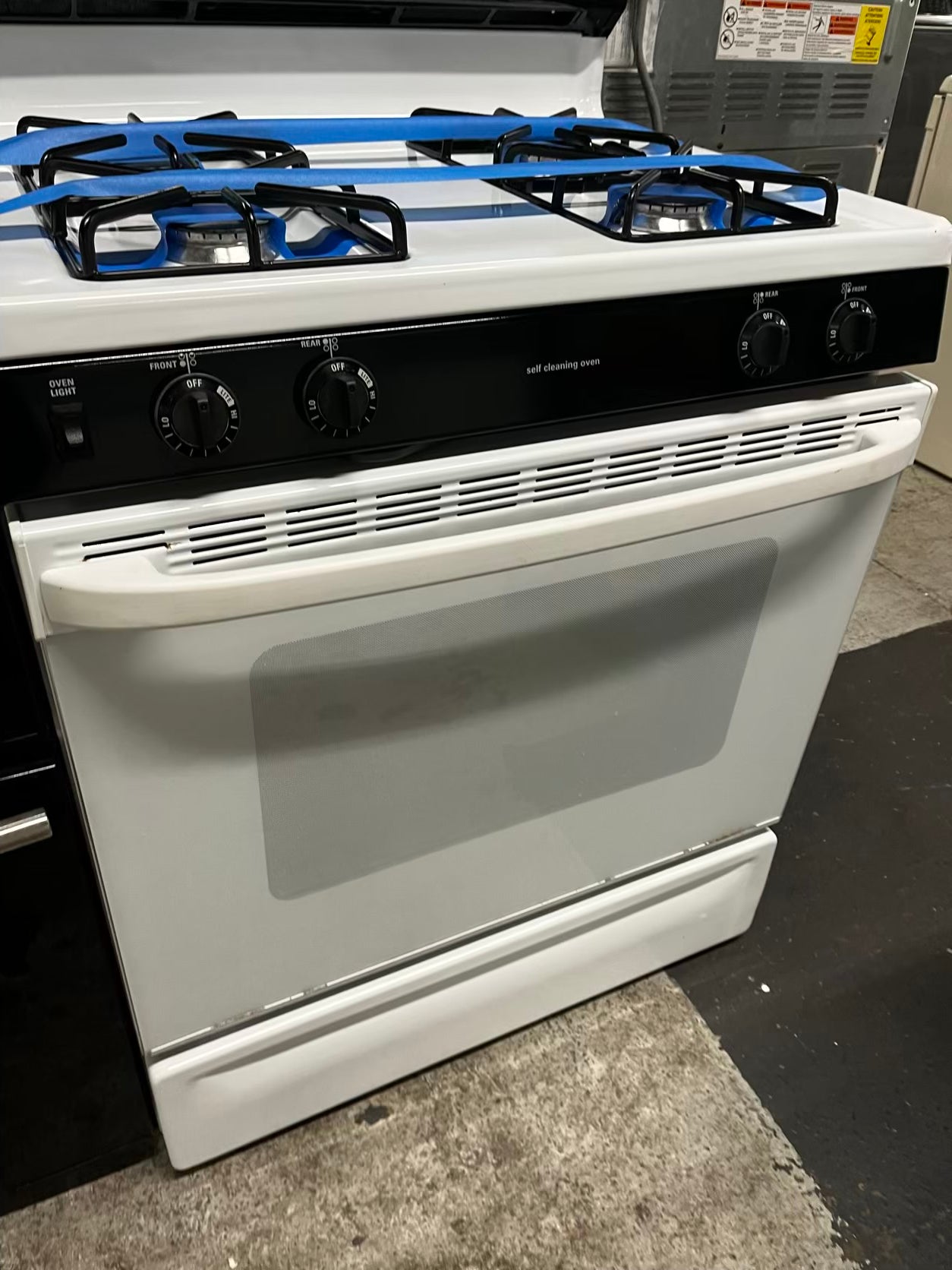 🎄Holidays Sale 🎁 GE Gas range 4 burner bake broil self clean in black & white  used-Refurbished 30” #GR932B