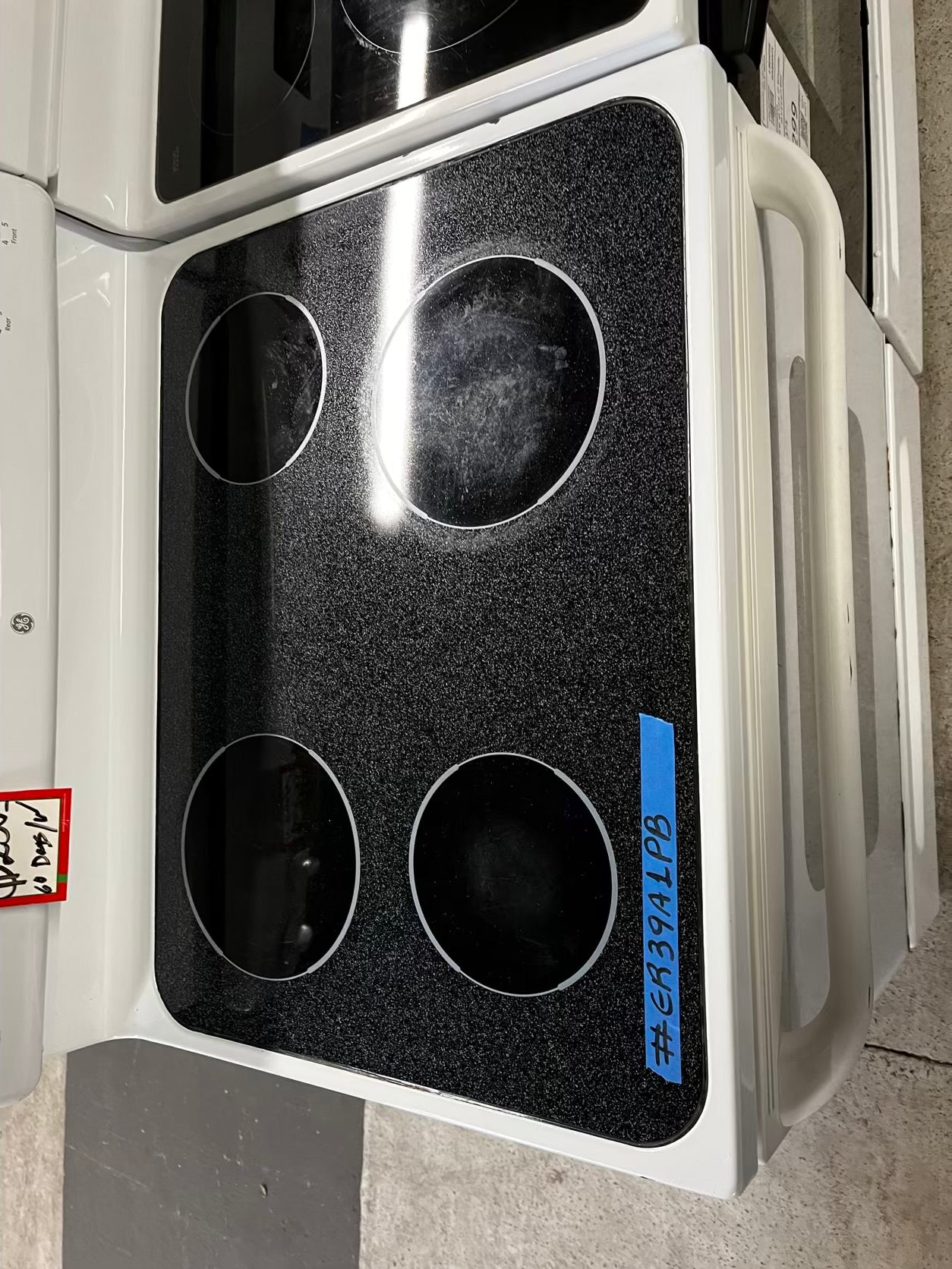 * 🎉 Holidays Sale ⚡️ GE  glass top electric range 220v 4 burner Refurbished in white  bake Broil   30" #ER39A1PB