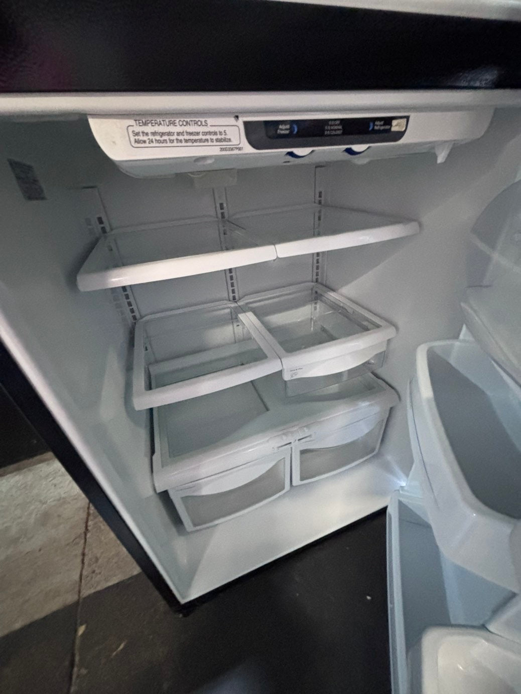 >>GE  33” Top freezer fridge   With ice maker inside ,black  used-refurbished #RG37QB