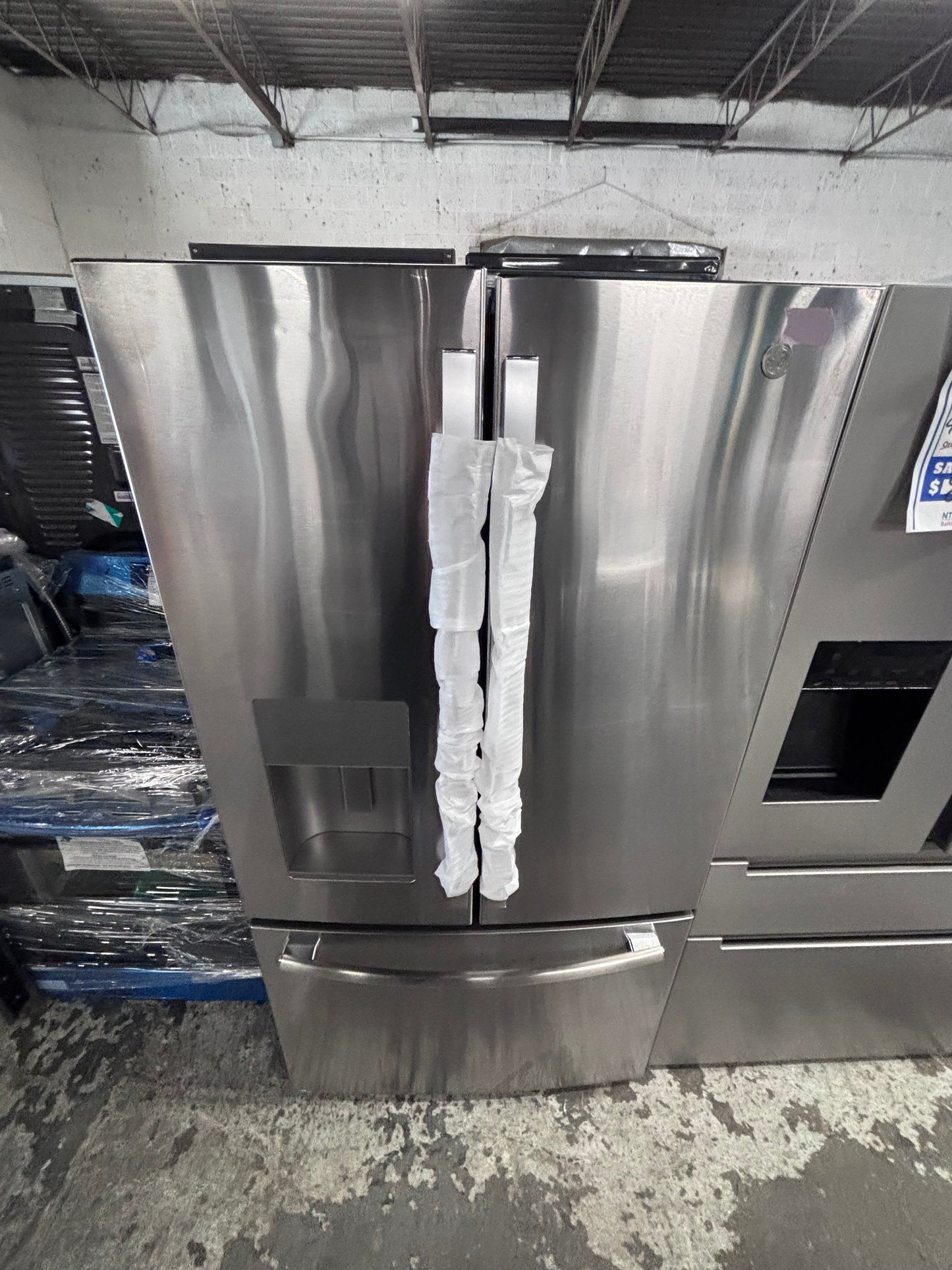 >>Used great condition used-Refurbished GE 36”w x69h x 29.1/5 depth refrigerator stainless steel w/ice & water dispenser 36 “ #FDF29U3B