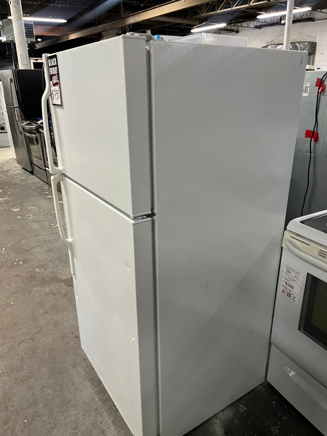 *🔥black Friday sale ‼️package deal 2Pcs set Ge 28” Top freezer fridge 28” wide  & Hotpoint electric coils top electric stove white 20” #RFELC10CB