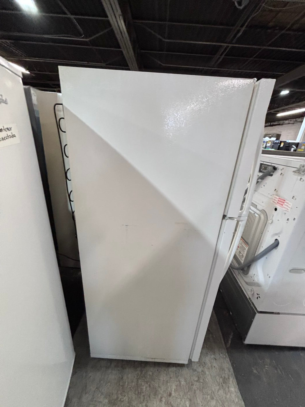 }28”w x 62 1/2h. GE top freezer fridge white working 💯  used-refurbished #FTR12RB
