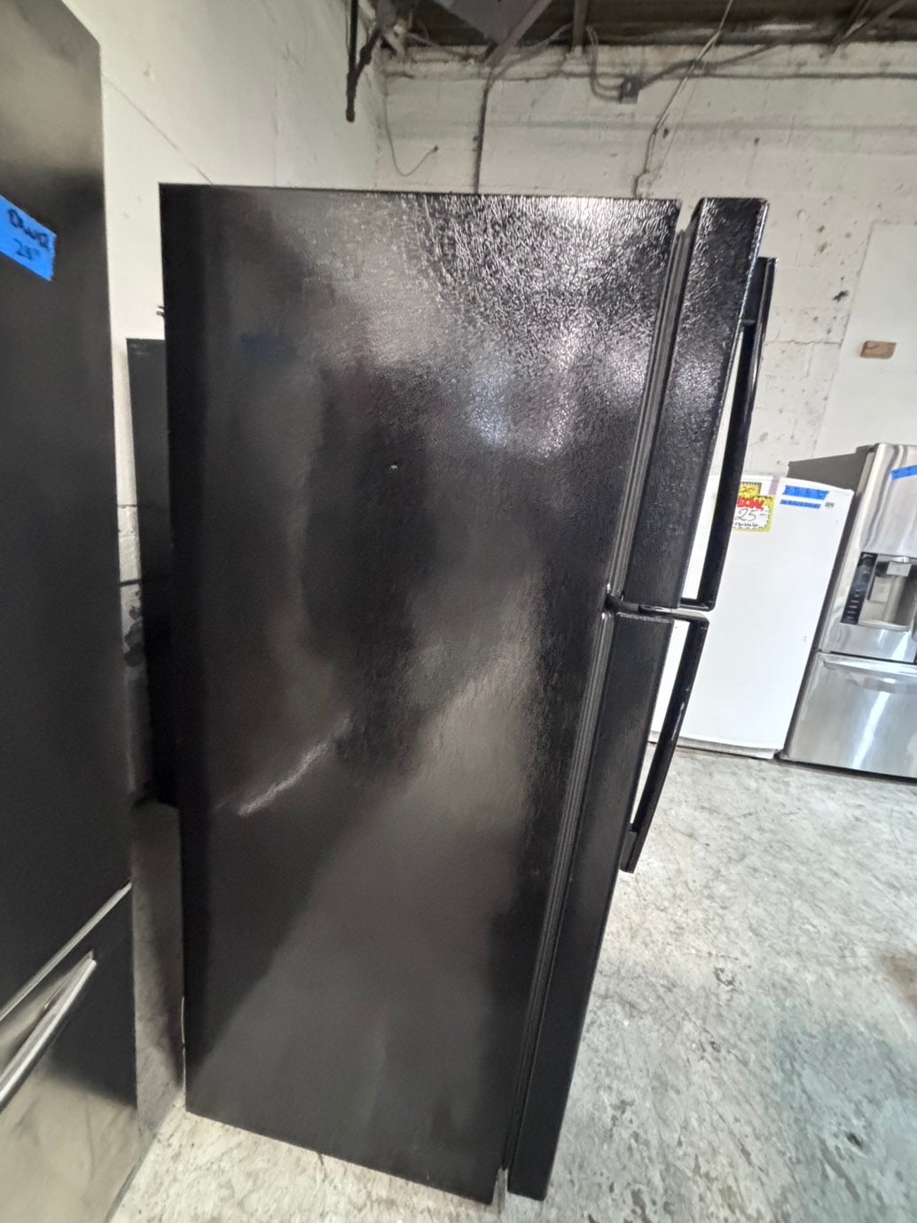 >*28” GE top freezer fridge black used-refurbished #FFSA3RB