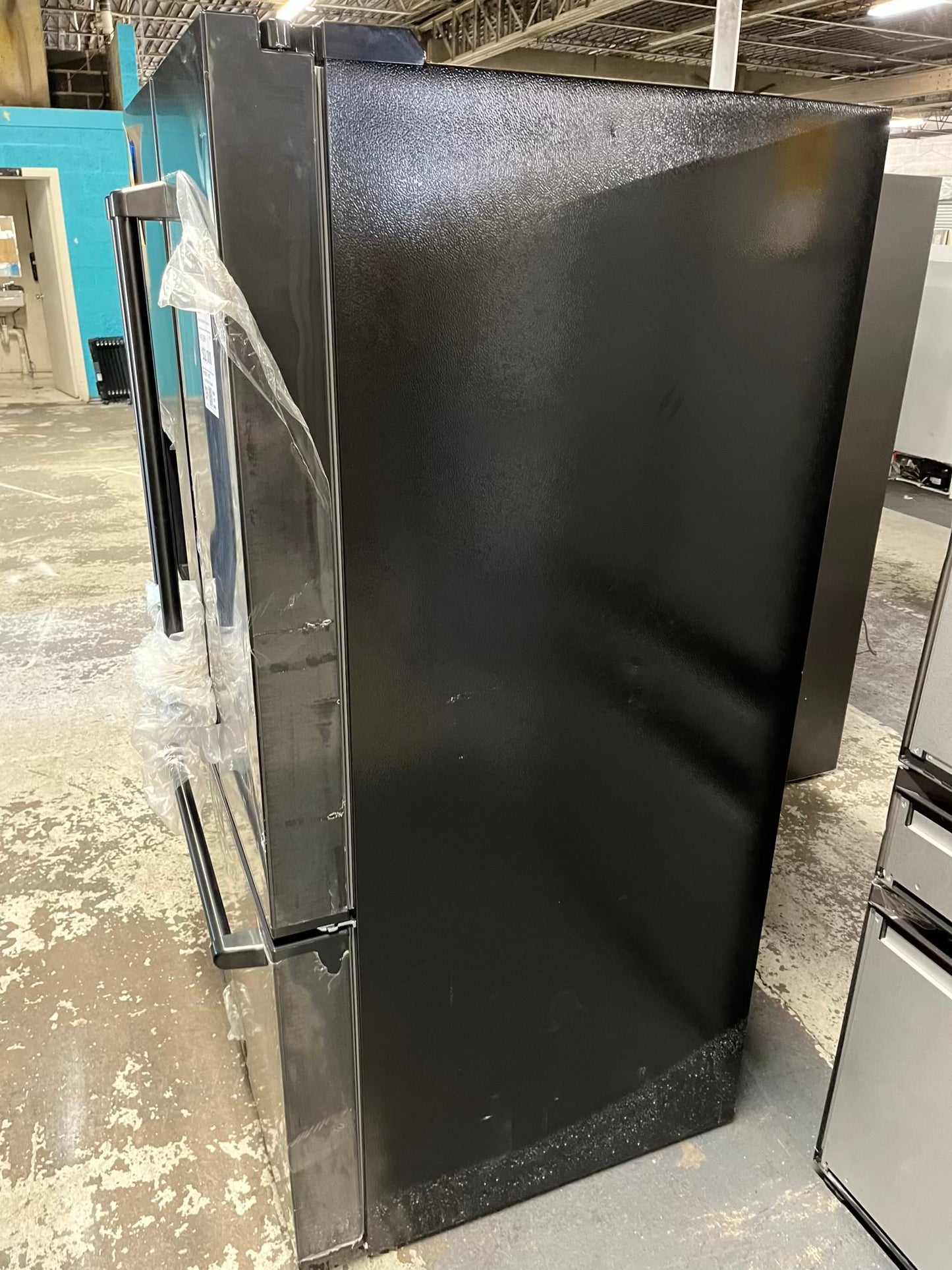 OPEN BOX 📦 | SCRATCH & DENT - ZLINE 36 in. 28.9 cu. ft. Standard-Depth French Door External Water Dispenser Refrigerator with Dual Ice Maker in Fingerprint-Resistant Black Stainless Steel #RF842FB