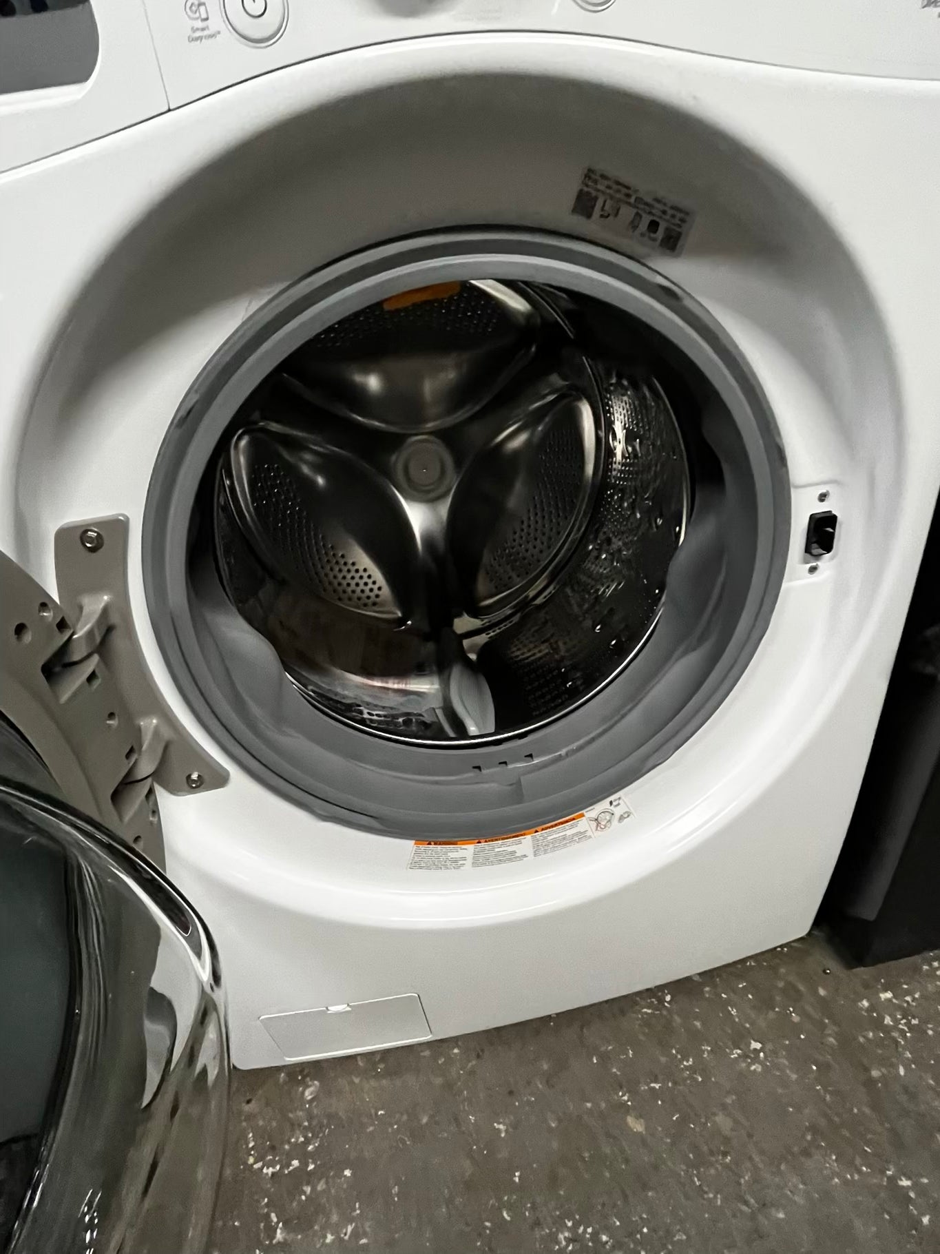 -Open Box 📦 Scratch & Dent 4.5 cu. ft. Ultra Large Capacity Front Load Washer - White
WM4000HWA & 7.4 cu. ft. Large Capacity Front Load Electric Dryer - White DLEX4000W Set / stock number #WD737CB