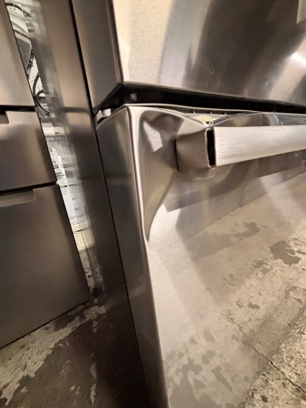 >🎈sale🎈      ‼️’’AS IS”.‼️   Bosch 500 series counter depth French doors fridge new scratch and dent (costumer return )with ice maker & water dispenser - Stainless Steel #RBSH25B