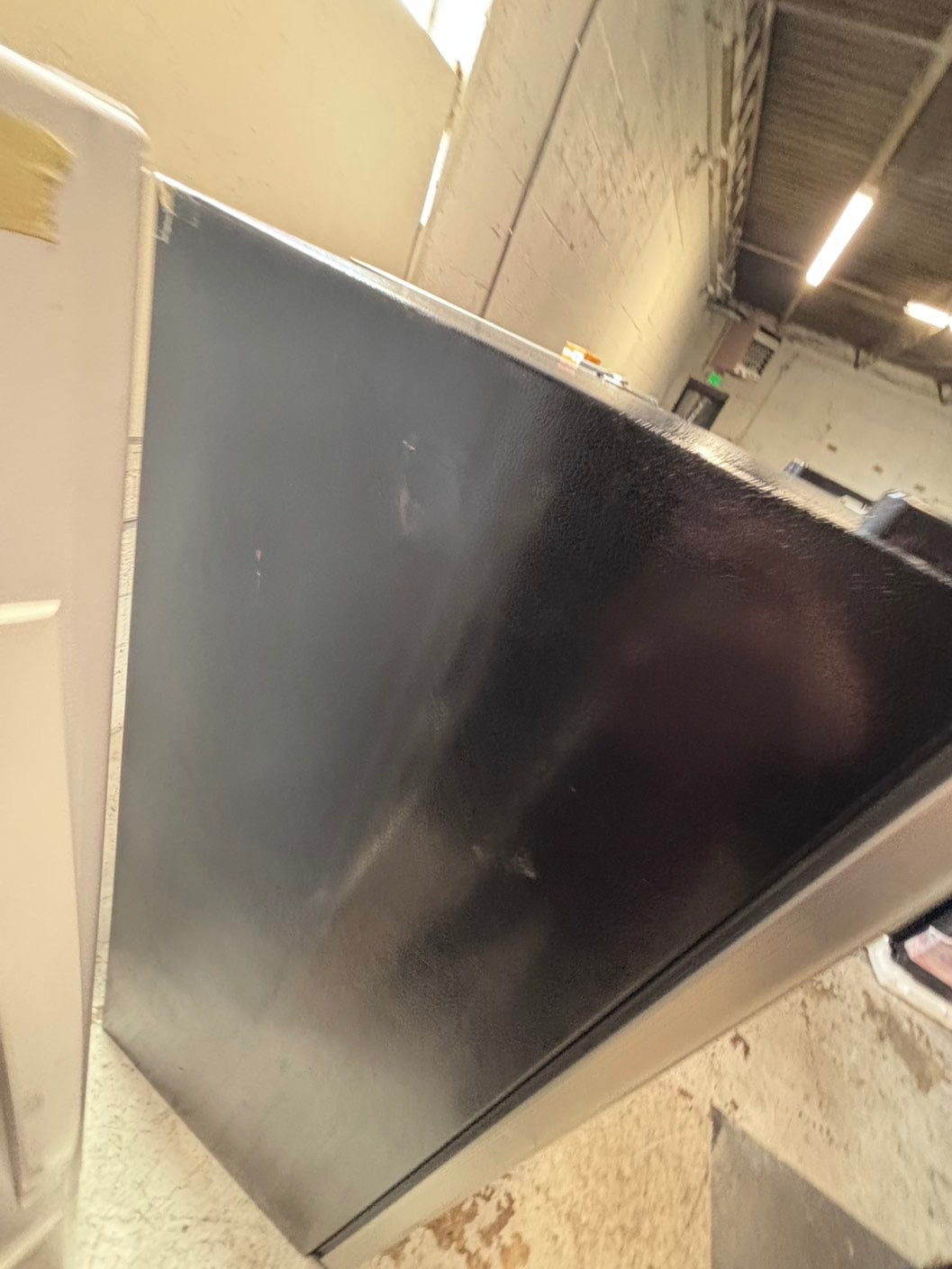 >>36” GE side by side Refrigerator and freezer silver (ice maker & water doesn’t work) doesn’t affect on the others functions.#ARW773B