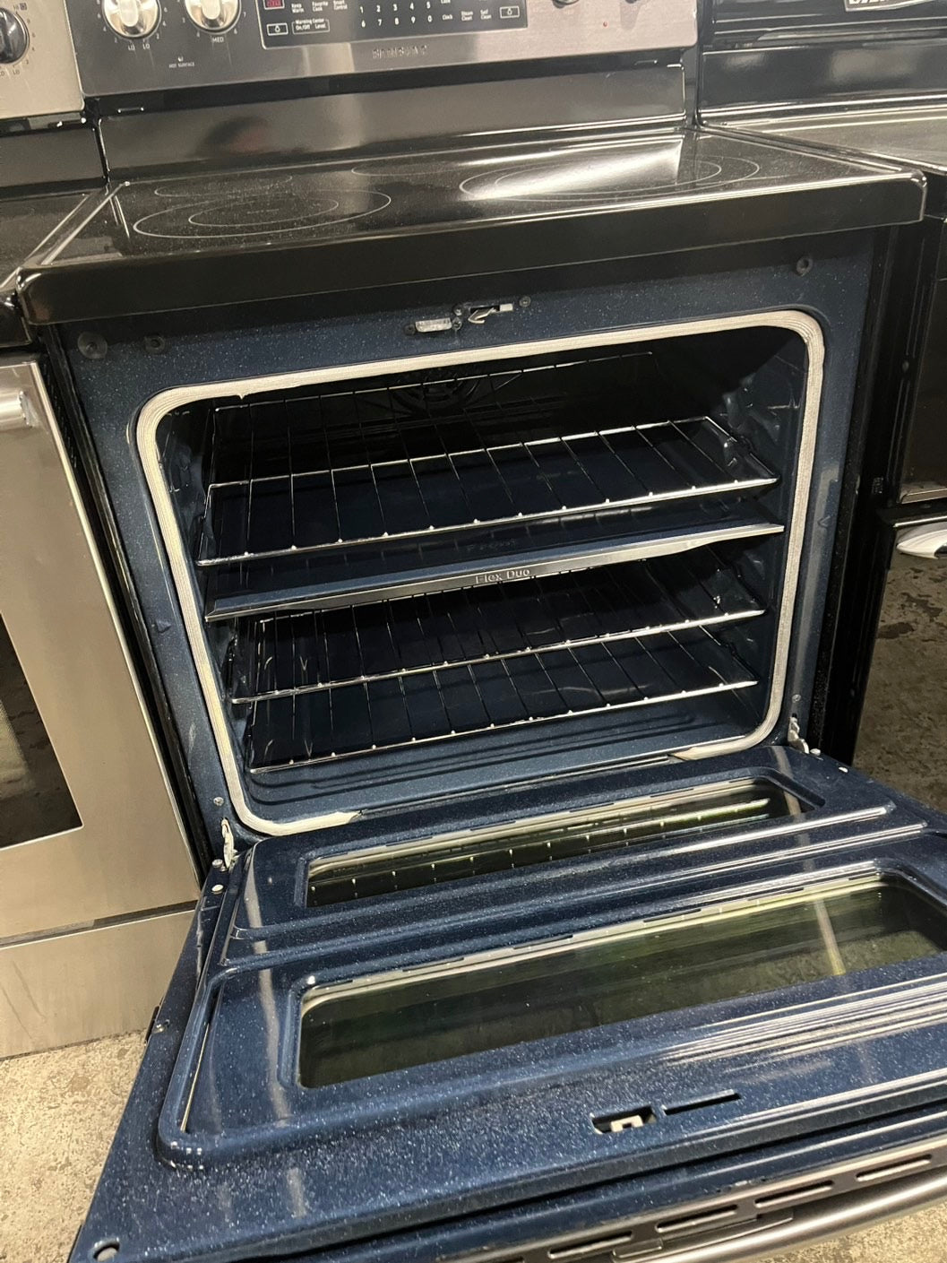 Samsung 5.9 cu. ft. Flex Duo black Stainless Steel Electric Range 30” #ERSM230B