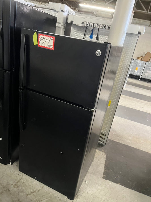 =GE 28” 16.6 cu.ft top freezer refrigerator in black used refurbished #RFG29B
