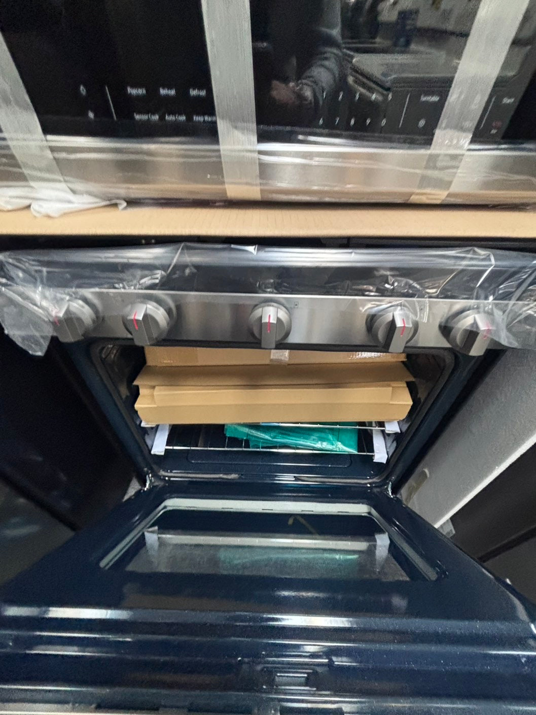 >🥳📣special combo 3pc. Open box 📦 New S/d samsung 36” side by side Door fridge, gas stove 30” in & Microwave oven the range stainless steel all same brand        #RFM3SDL