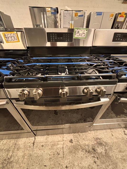 >GE Air-fry Gas range 5 burner convection oven bake ,broil Hi/Lo self clean in stainless steel used-Refurbished 30” #GSG66B