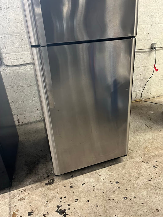 - FRIGIDAIRE TOP FREEZER REFRIGERATOR | 30" | #RF660KB USED REFURBISHED