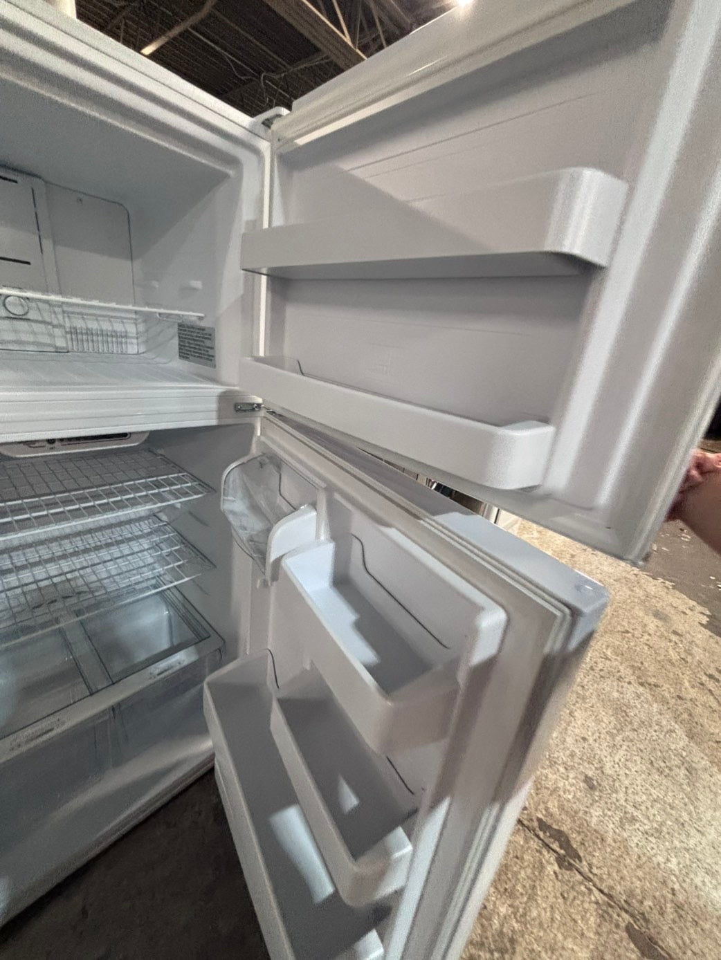 >*insignia 30”x 66”heigth x 29depth 18cu.ft -top freezer refrigerator white  color              -used refurbished 30” #TFUI33B