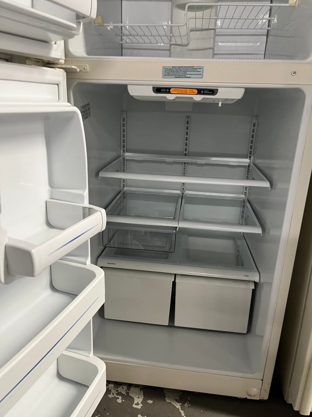 💫🥳 =Ge 30”  with iced maker top freezer refrigerator in  off white W/ice maker used refurbished 30’ #RFGEF34B