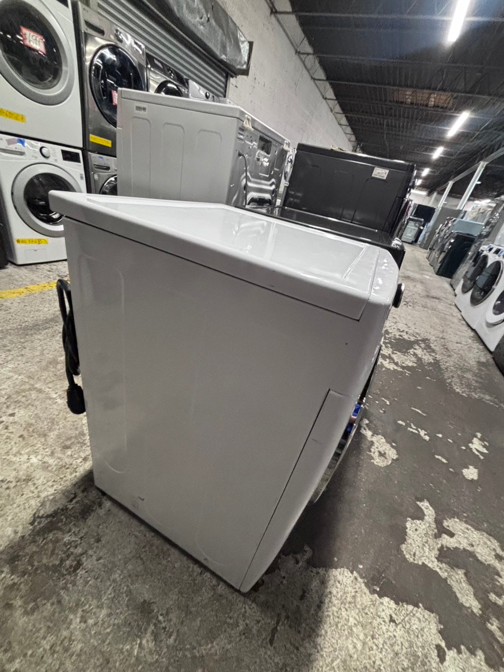 >*LG like new sensor Dry front load stackable electric 220v dryer in white color used-refurbished 27" #DLGH16B