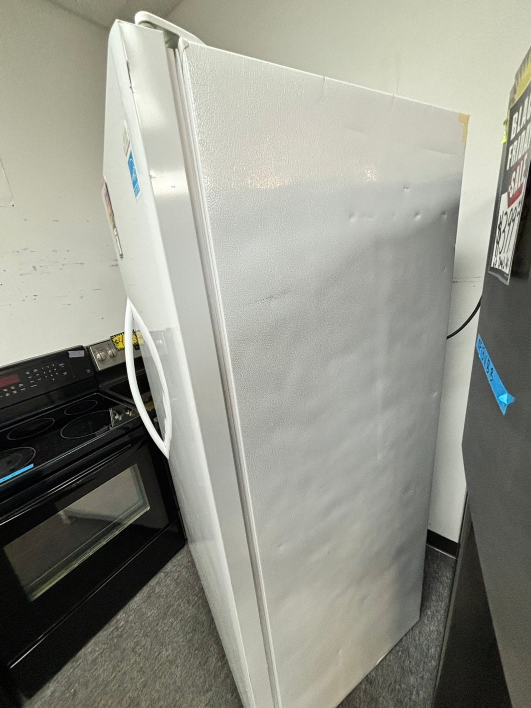 📢🔥black Friday sale 🔥🦃-Frigidaire 20 cu.ft up-right freezer white 34" #RF911L used-Refurbished