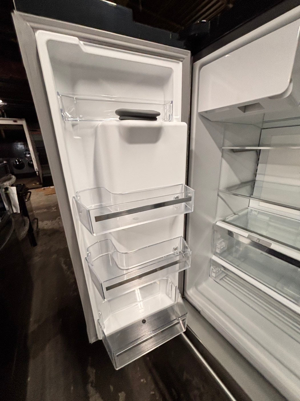 >🎈sale🎈      ‼️’’AS IS”.‼️   Bosch 500 series counter depth French doors fridge new scratch and dent (costumer return )with ice maker & water dispenser - Stainless Steel #RBSH25B