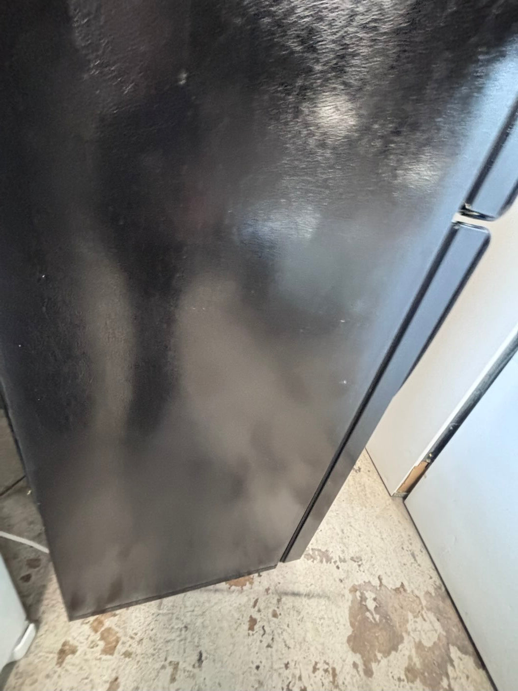 }28”w x 68 1/2h. Whirlpool  top freezer fridge with ice 🧊 maker inside ,black  working 💯  used-refurbished #FT67SRB