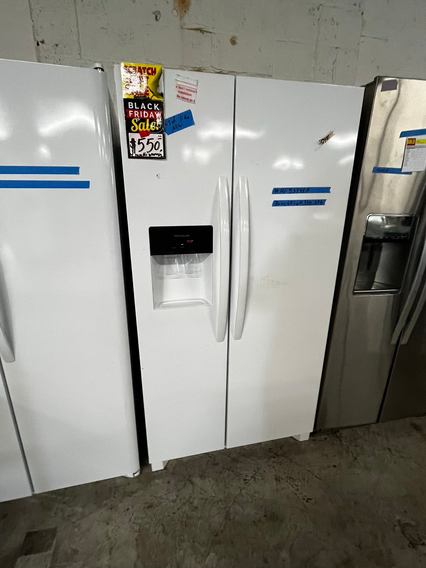 *🎉 Black Friday ⚡️ Frigidaire side by side Refrigerator w/ ice water dispenser  in white gently used - like new 36” #RF93741B