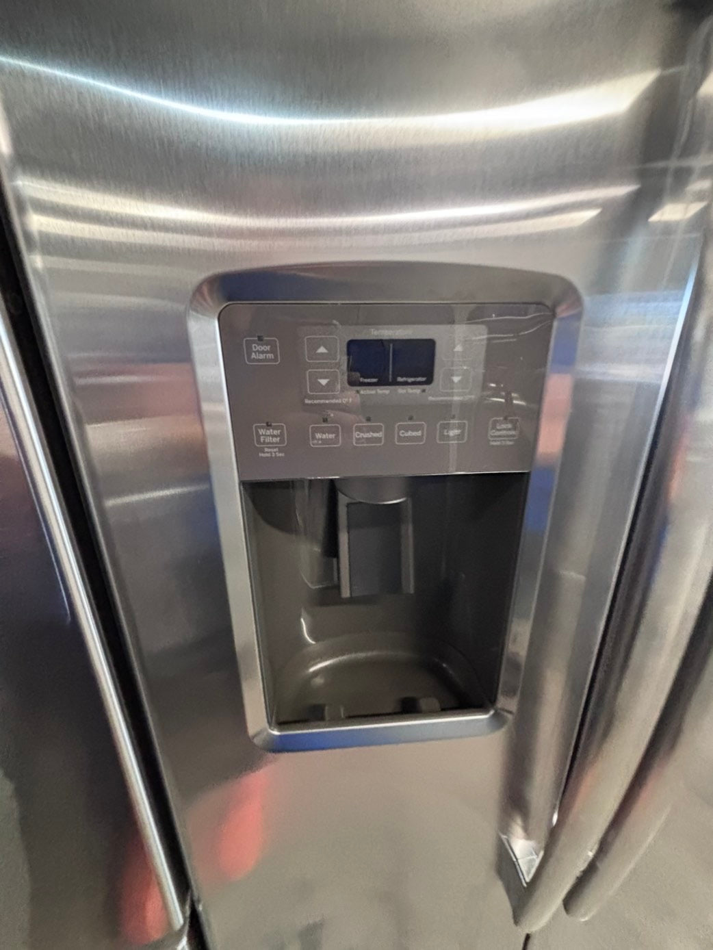 >*GE Side x side  Refrigerator stainless steel with ice maker & water dispenser /. 36” 26cu.ft used-Refurbished. Item number  #RF0044B