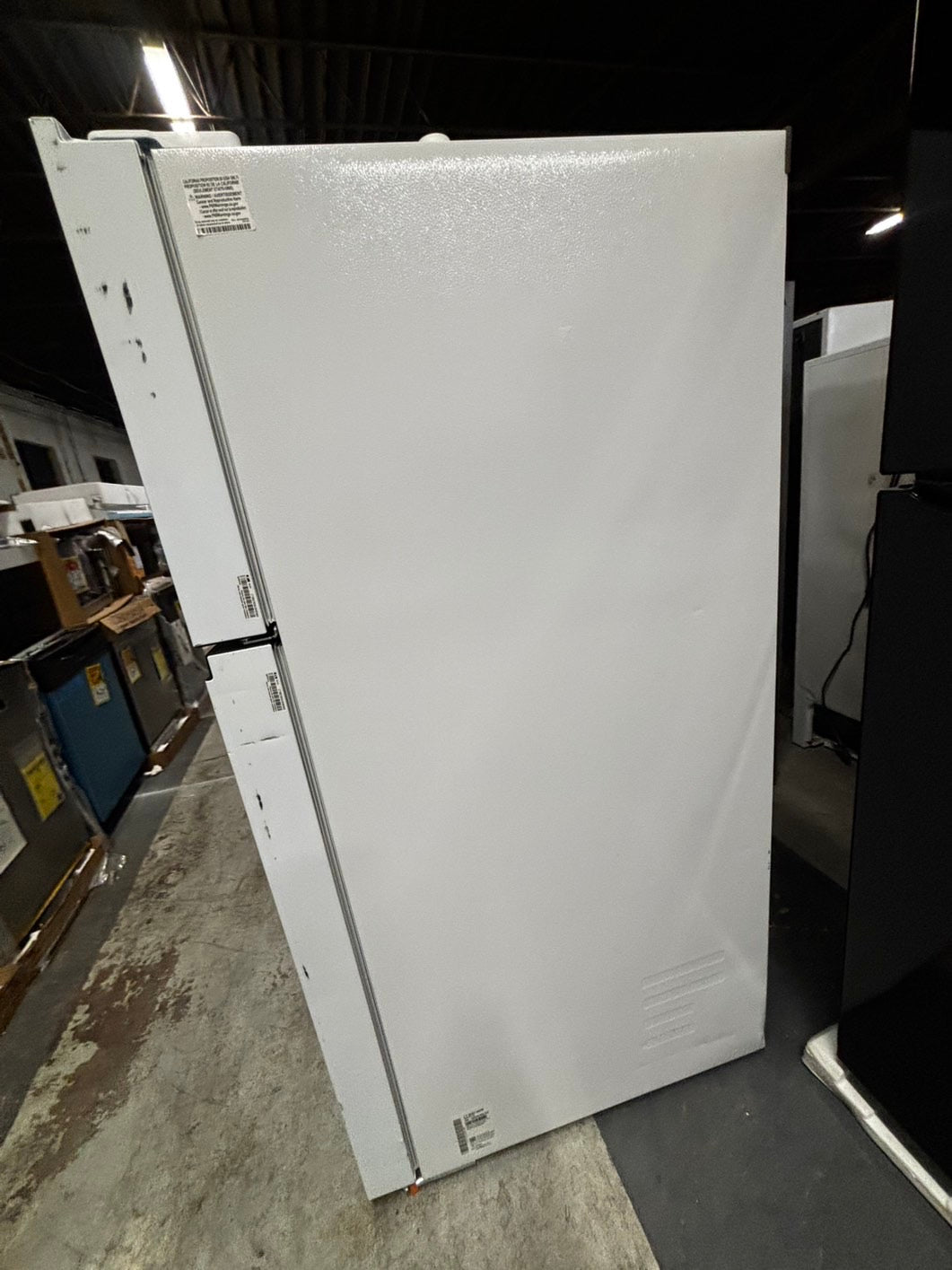 >new scratch and dent -Open box 📦.  This 28 inch freestanding top freezer refrigerator has a generous 18 cu. ft. of space, perfect for storing groceries. The Multi-Air Flow system maintains ideal humidity and temperature levels, keeping your food #RFG18B
