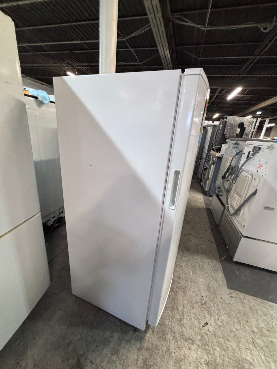 }sale 🎈whirlpool 30”x wide x 60”height x  25”depth up-right freezer white 16cu.ft Refurbished-used #RFBQ5XBB