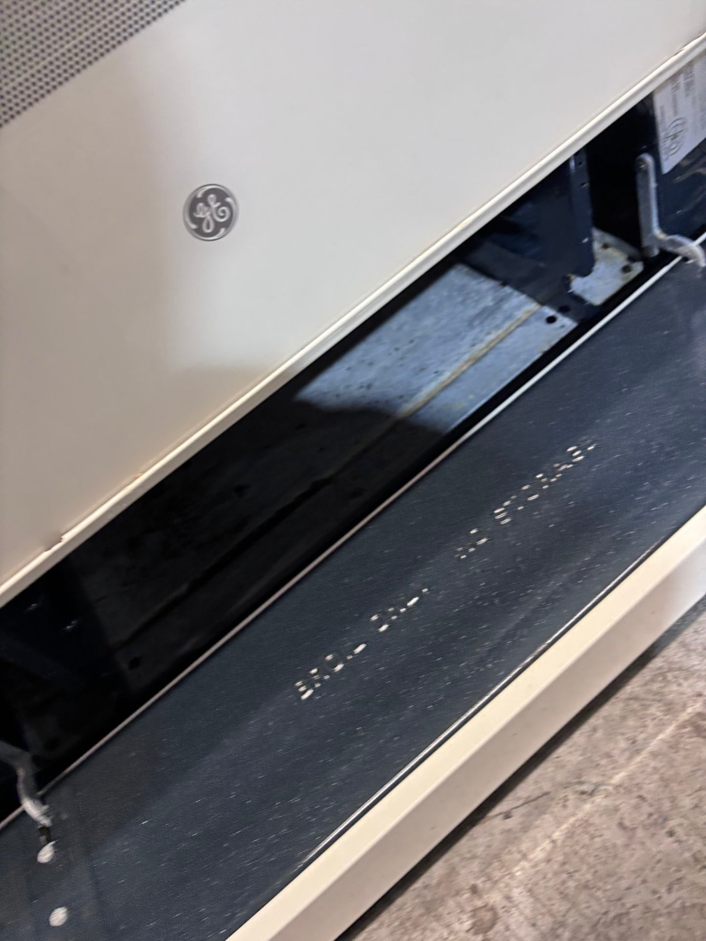 >*GE Gas range 4 burner bake broil Hi/Lo self clean in  off white used-Refurbished 30” #GGS52B