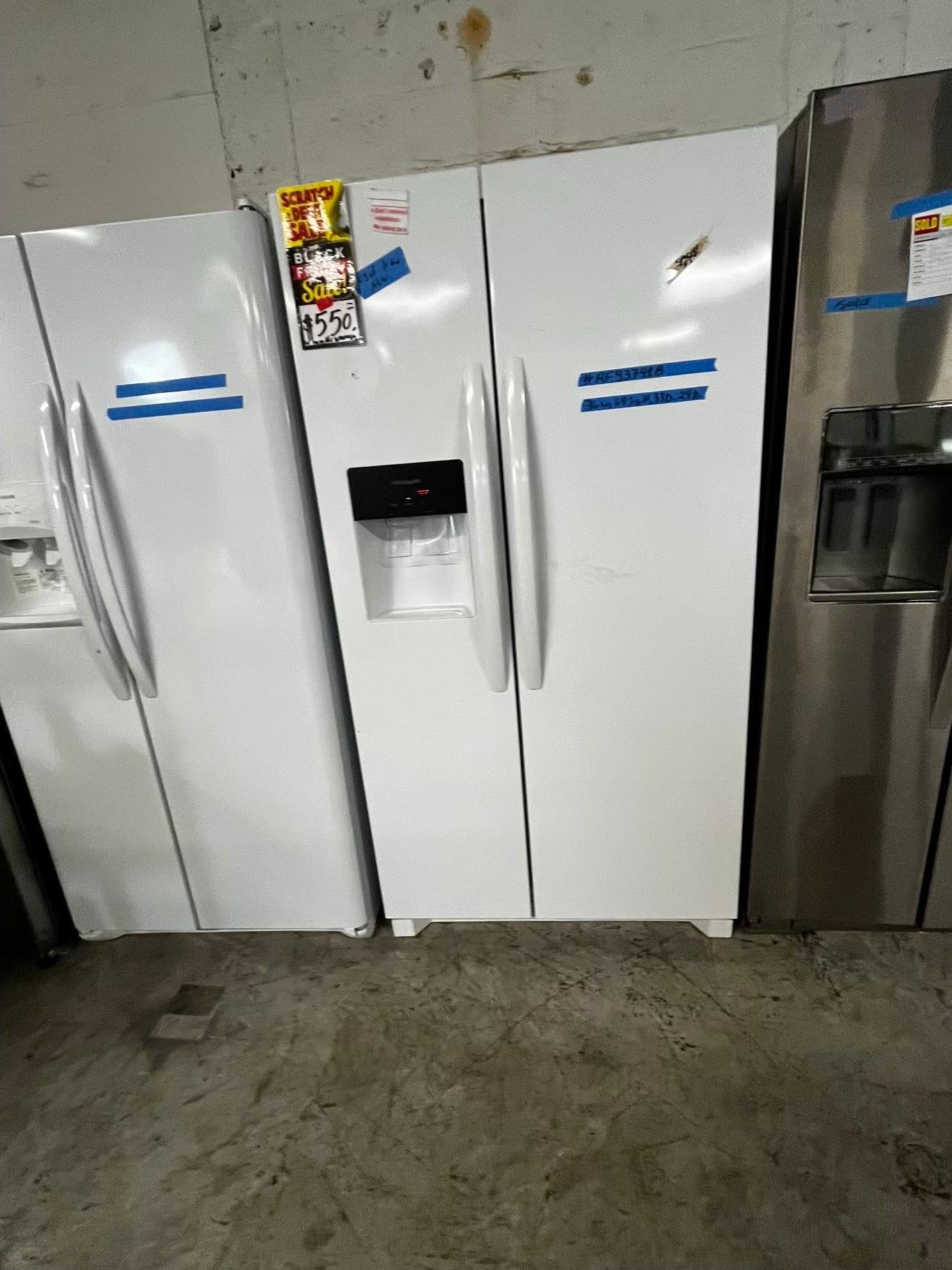*🎉 Black Friday ⚡️ Frigidaire side by side Refrigerator w/ ice water dispenser  in white gently used - like new 36” #RF93741B
