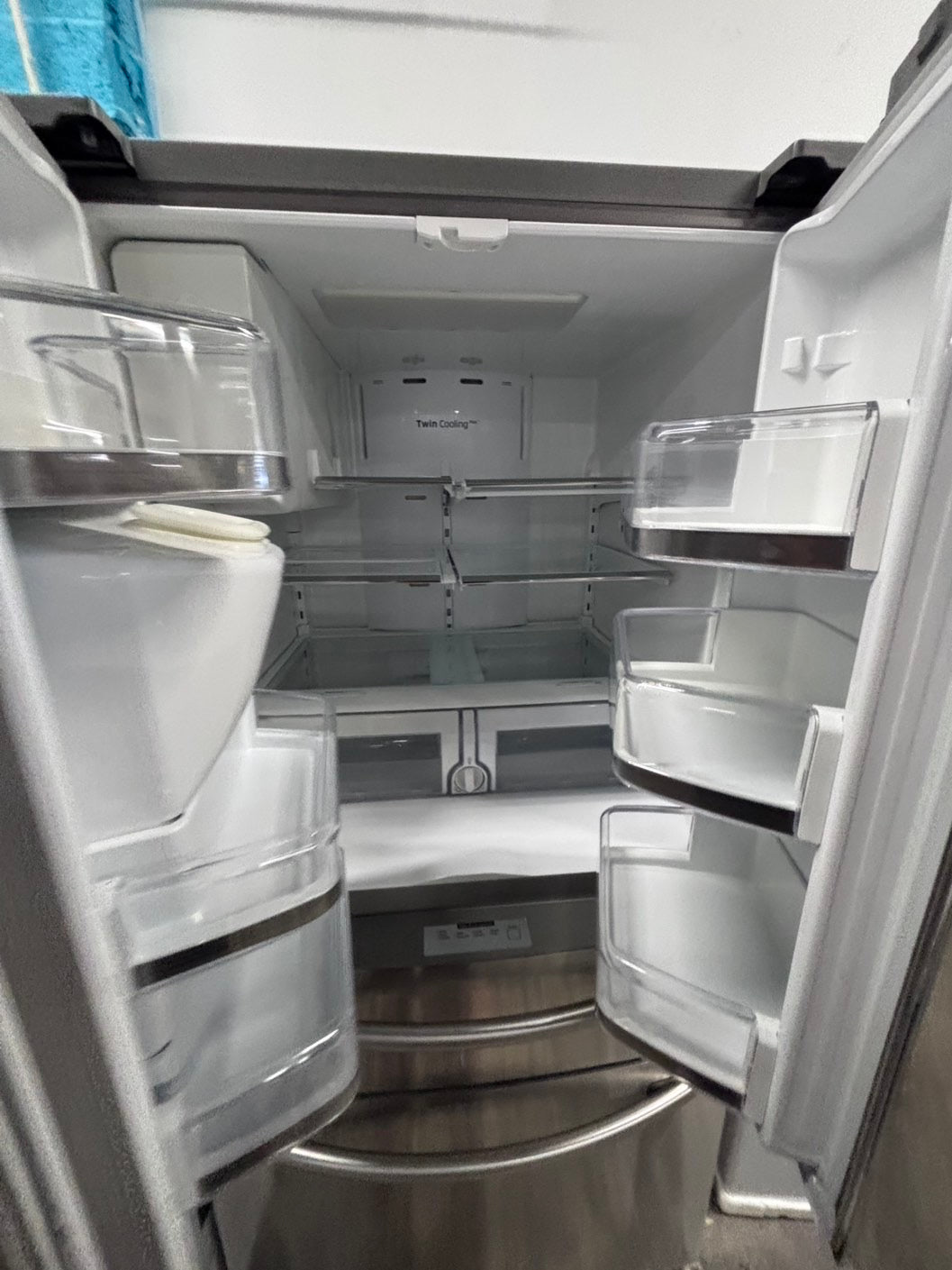 >*Samsung 4-doors French door Refrigerator 33w x 69h 30”1/2depth. /stainless steel w/ ice water dispenser 33" #RL7Q21QB
