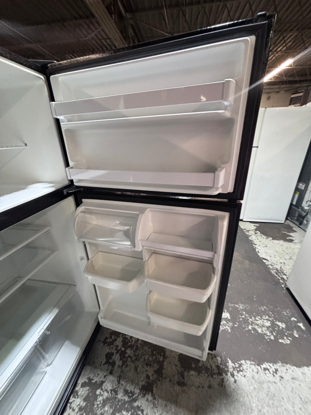 >>whirlpool 33” Top freezer fridge with ice maker ,black  used-refurbished #RRT13QB