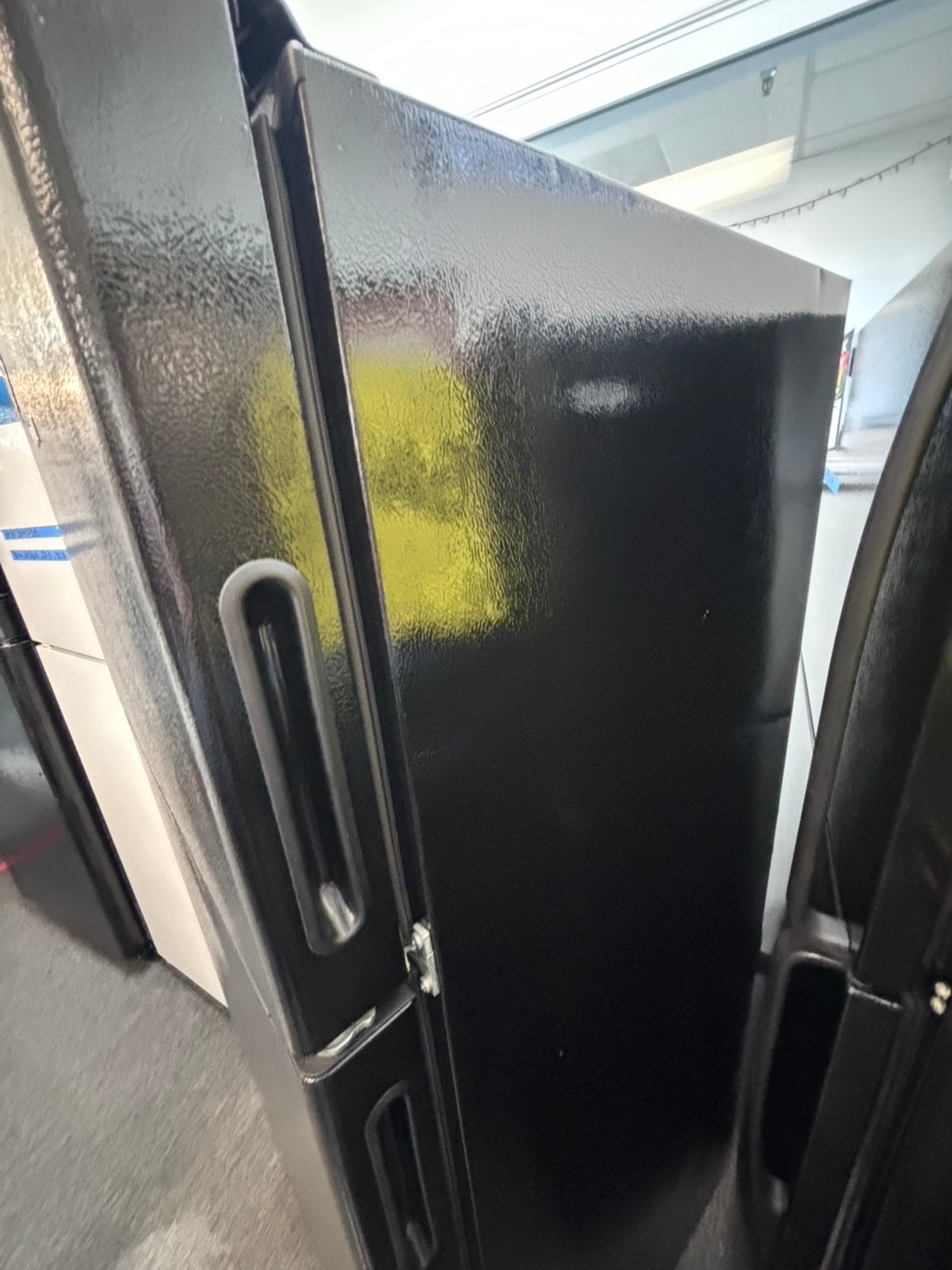 >Hot point  28”top freezer fridge black used-refurbished #HJX13B