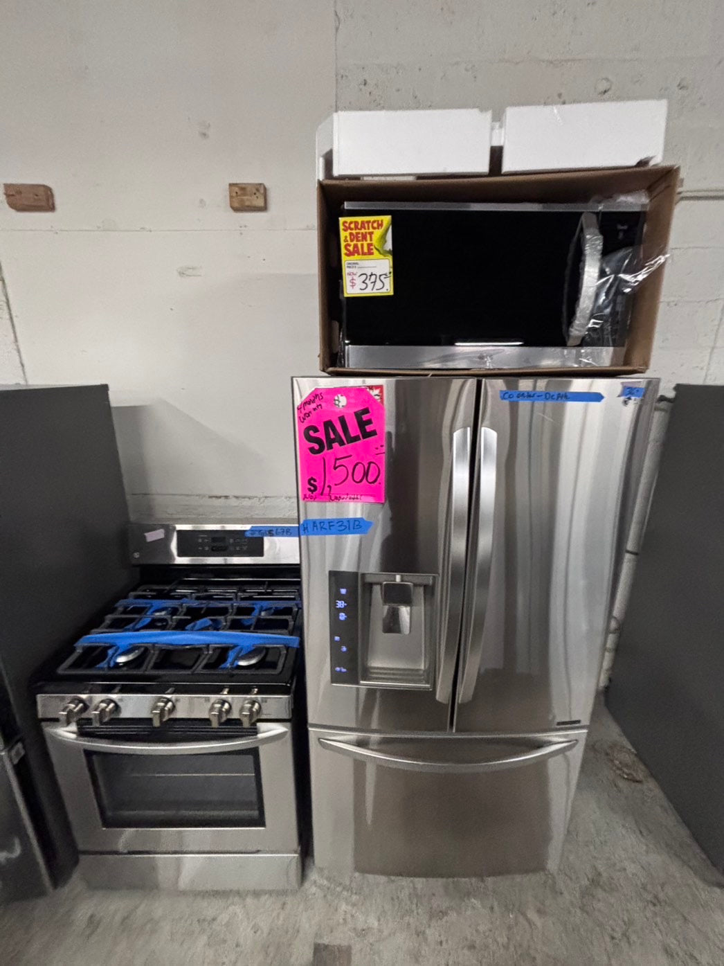 >special 3pc. Combo =LG French door Refrigerator counter depth  w/ ice water dispenser 36",gas stove 5 burners & new the range microwave all same brand  #ARF31B3PC