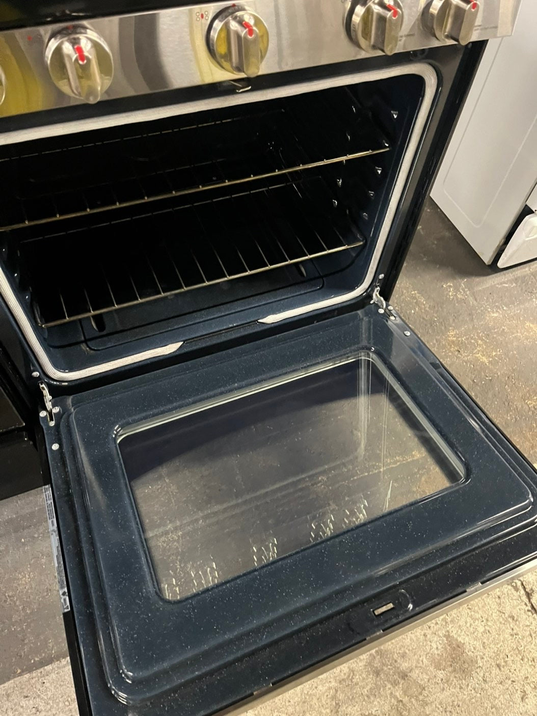 =Samsung  gas stove 5 burner keep warm self clean bake broil i/lo in black & silver -used-Refurbished 30” #GTTA19B