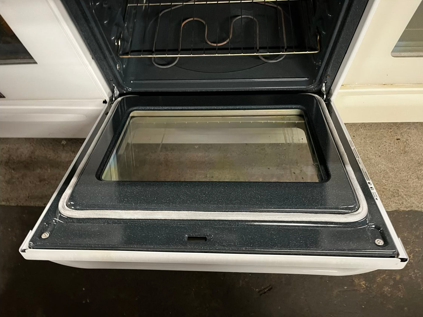 🎄Holiday Sale 🎁GE glass top electric range 220v 4 burner Refurbished bake Broil hi/lo in white 30" #ER923T1B