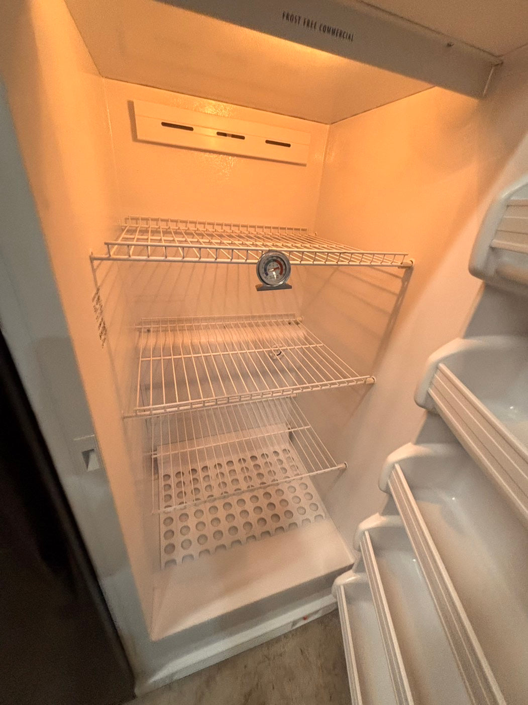 >*special 💥Frigidaire up-right freezer white 14.cu.ft Refurbished-used #FKU2114B